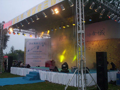 北京豐臺(tái)舞臺(tái)設(shè)備一站式解決方案 燈光音響、背景投影儀租賃與演藝吧設(shè)備租售